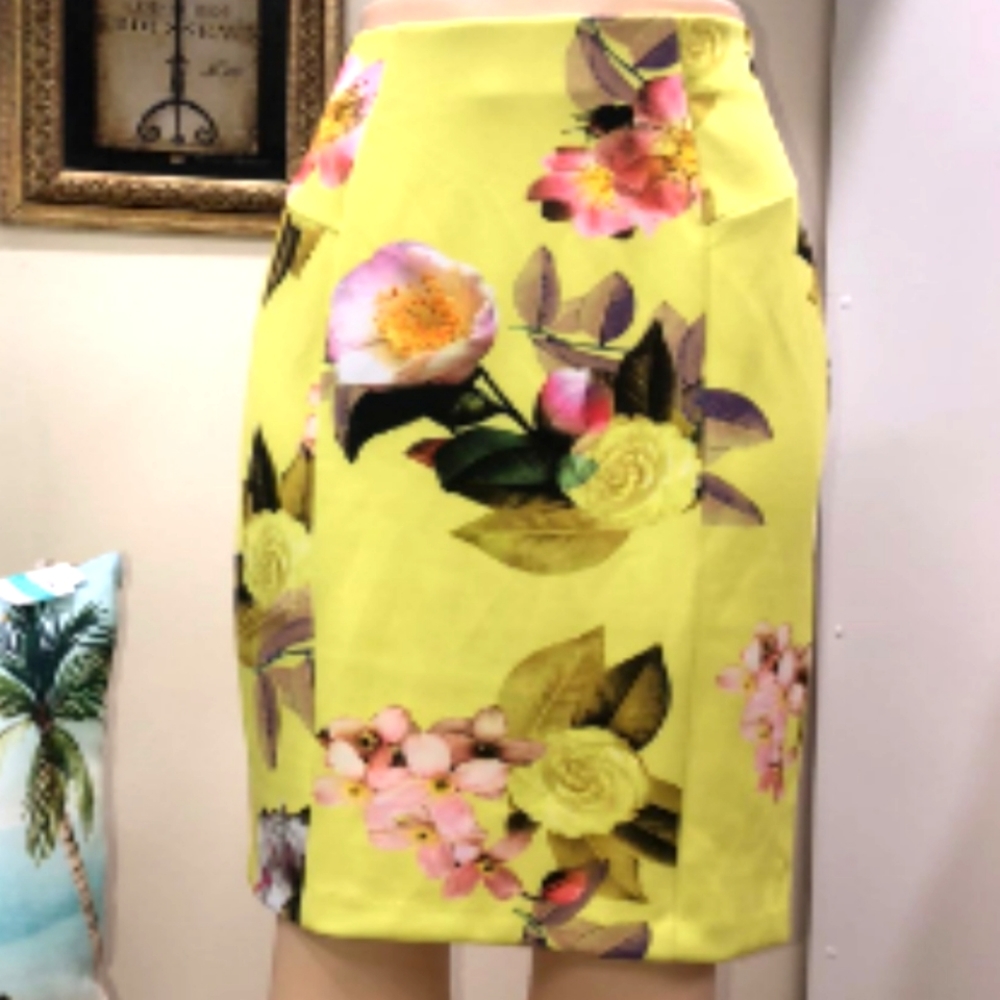 New Bold Elements Sunday Lemon Floral Pencil Skirt Medium